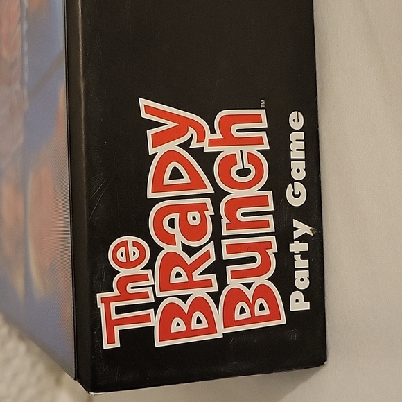 The Brady Bunch Party Board Game 3D Box Nostalgic Toy Card Game 3-8 players 9+ - Picture 2 of 7